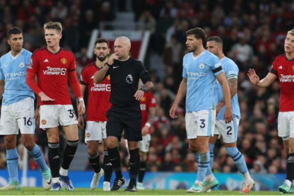 “Get him out of this team” Fans suggests United player isn’t good enough after City thrashing